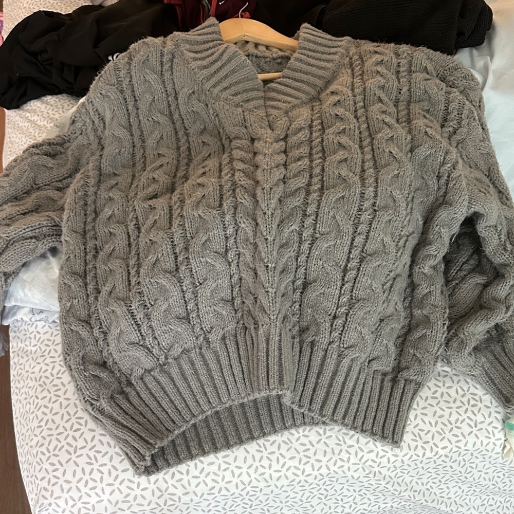 Elegant Gray Cable Knit V-Neck Sweater